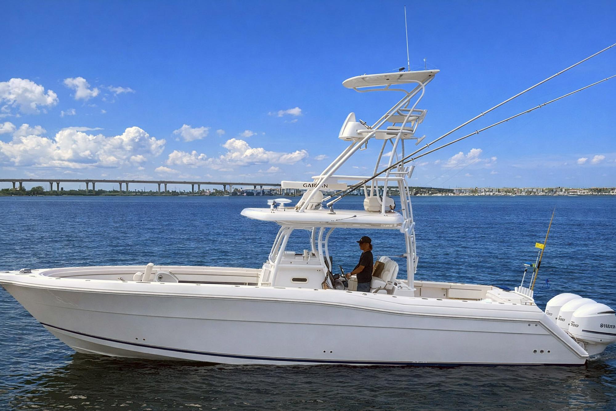 2019 Stamas 390 Tarpon boat on calm water under a clear blue sky.