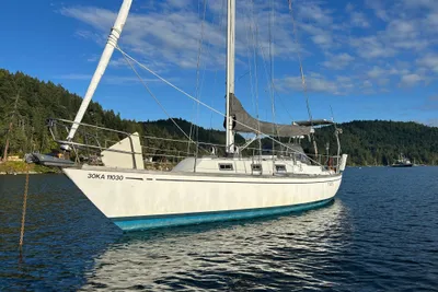Cape Dory Intrepid 35