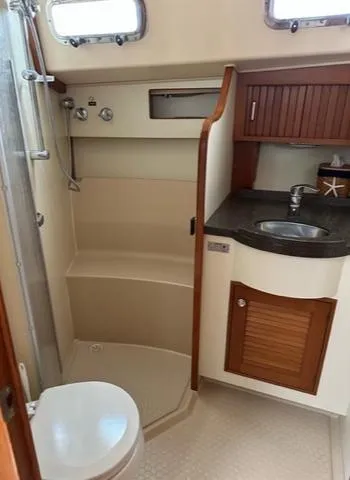 Sapphire Seas Yacht Photos Pics Forward Stateroom head
