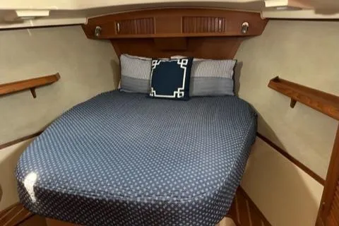 Sapphire Seas Yacht Photos Pics Forward Stateroom