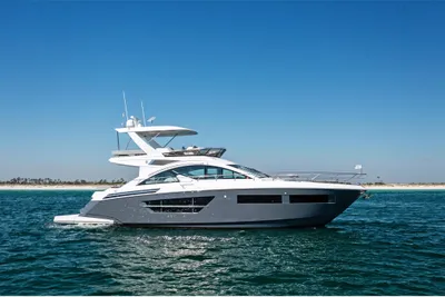 Cruisers Yachts 60 Cantius Flybridge