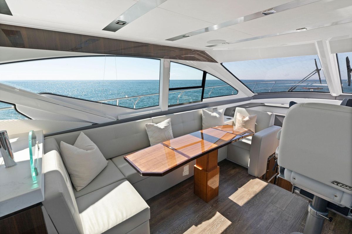 2023 Cruisers Yachts 60 