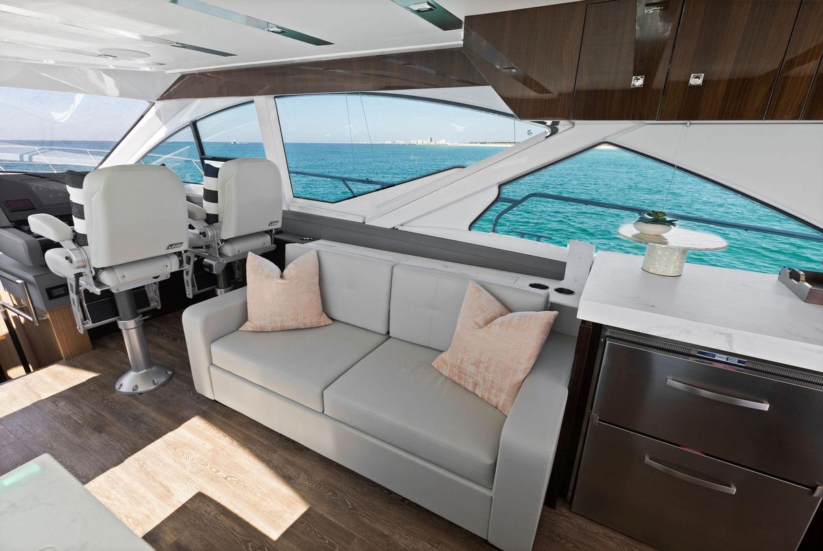 2023 Cruisers Yachts 60 