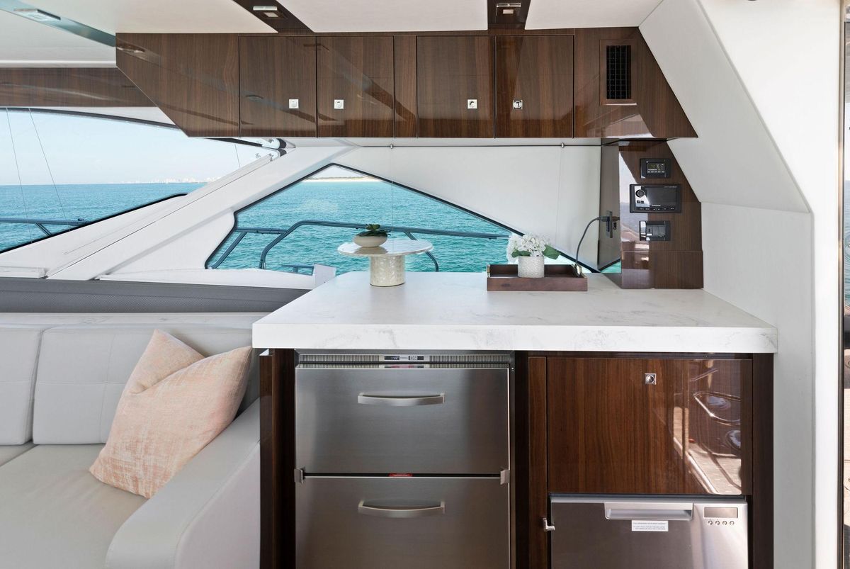 2023 Cruisers Yachts 60 