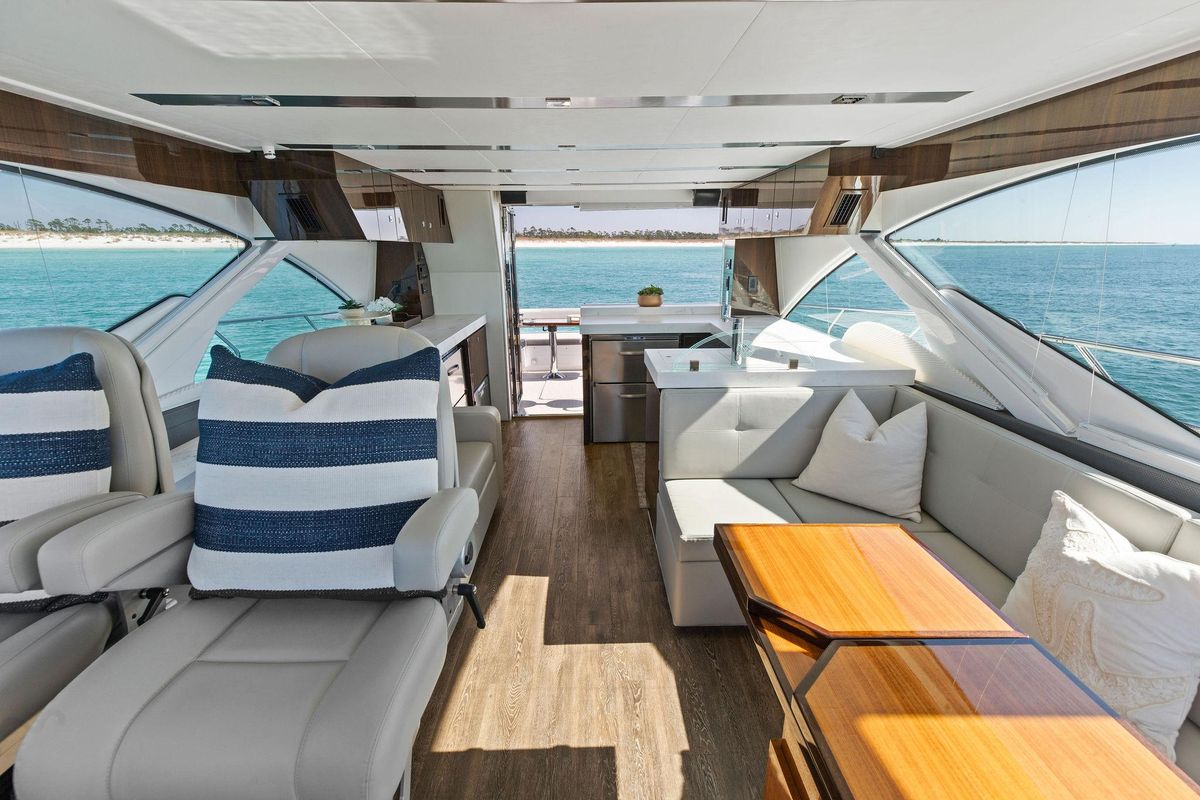 2023 Cruisers Yachts 60 
