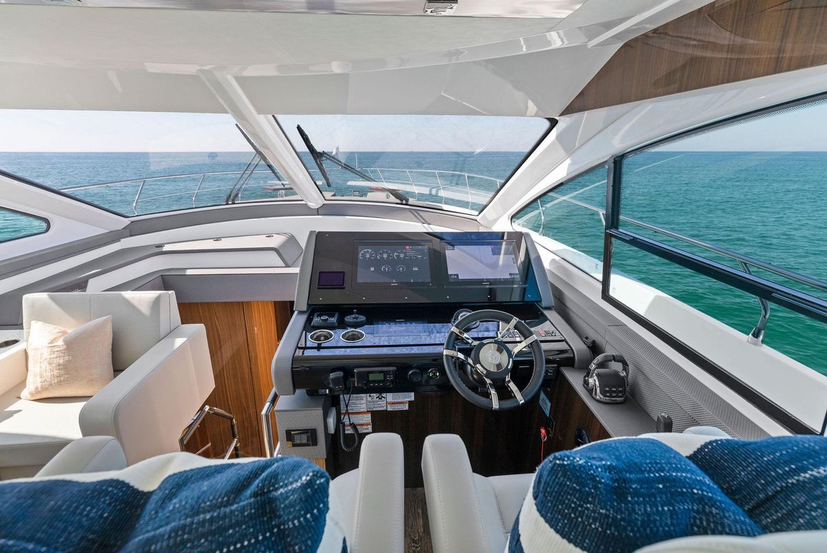 2023 Cruisers Yachts 60 