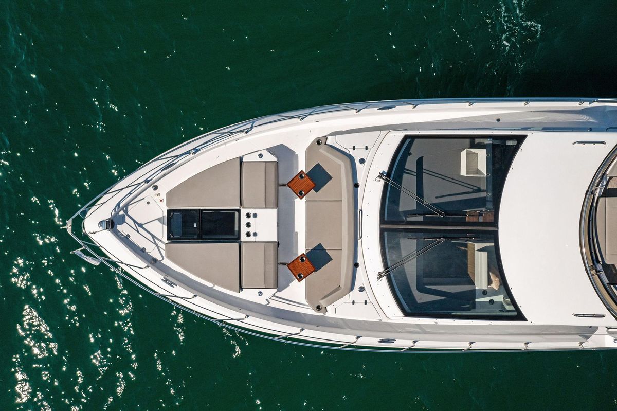 2023 Cruisers Yachts 60 