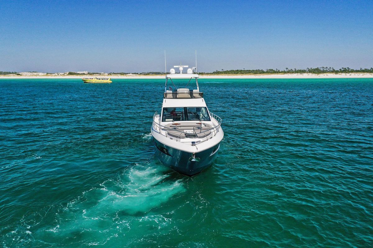 2023 Cruisers Yachts 60 