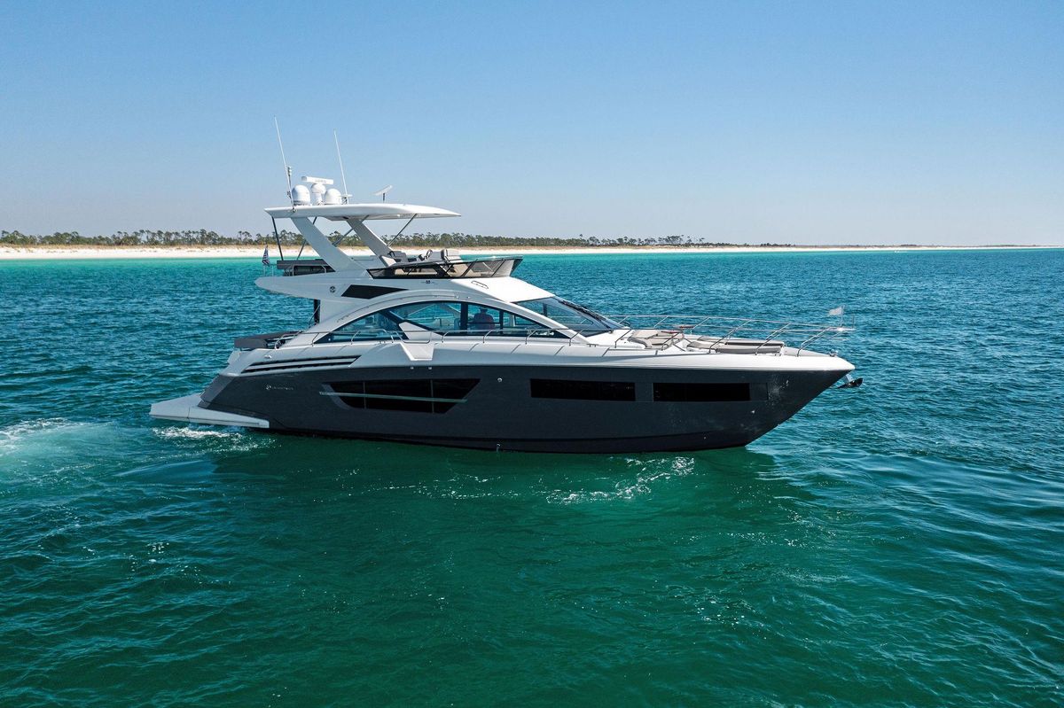 2023 Cruisers Yachts 60 