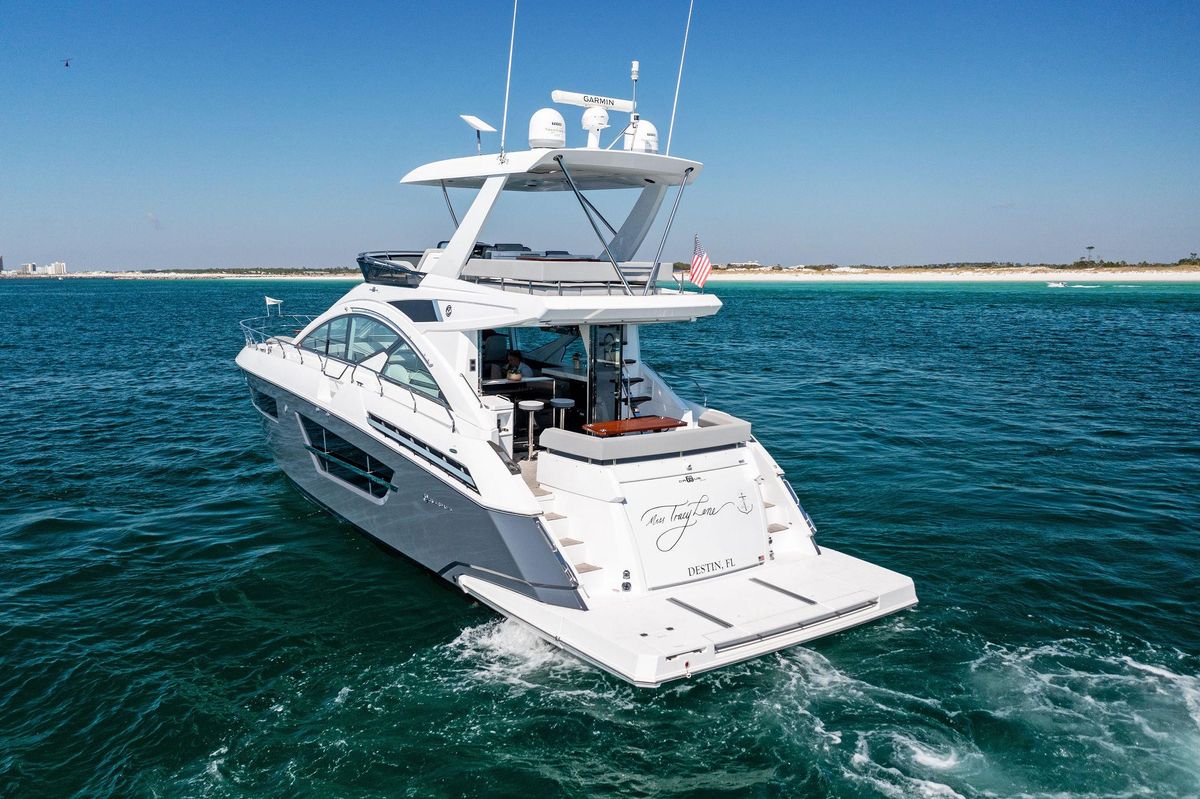 2023 Cruisers Yachts 60 