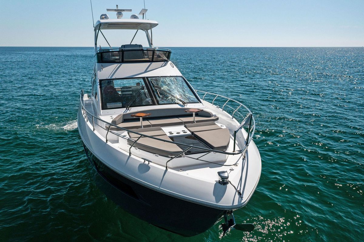 2023 Cruisers Yachts 60 