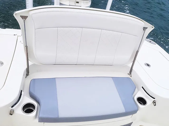  Yacht Photos Pics 2017 SeaVee 270Z boat seat with white and blue cushions, cup holders, and ocean backdrop.