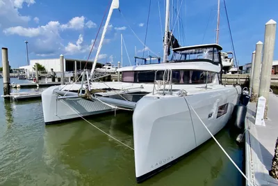 Lagoon 42 Owners Version