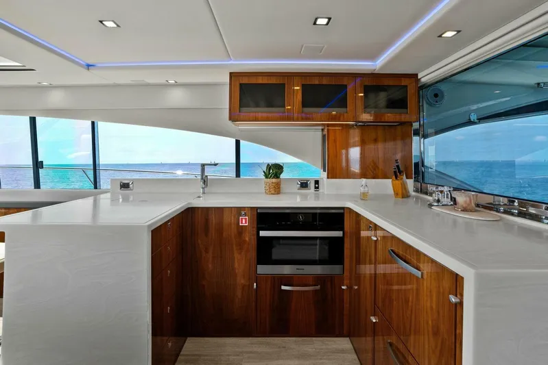 Gia Yacht Photos Pics 