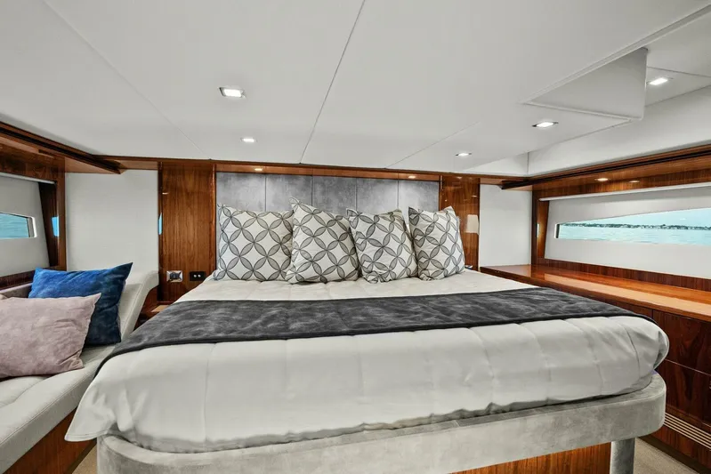 Gia Yacht Photos Pics 