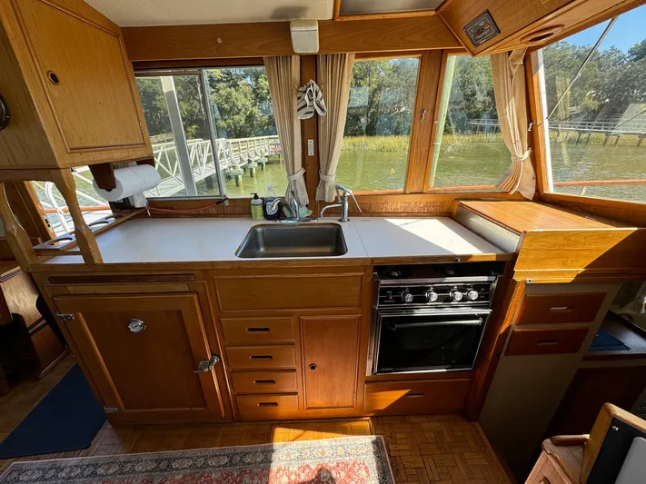 Maggie C Yacht Photos Pics 