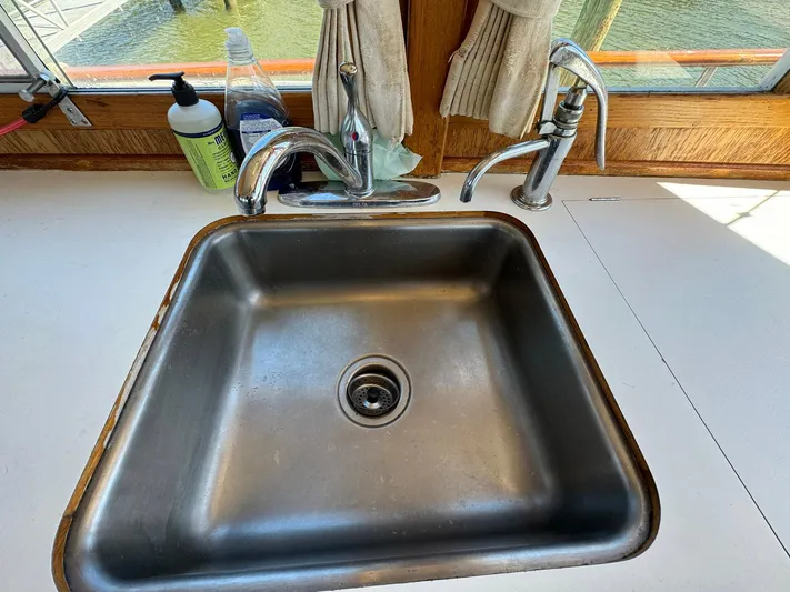 Maggie C Yacht Photos Pics 