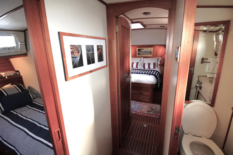 Sweet Yacht Photos Pics Interior of 2001 Grand Banks 49 Eastbay HX yacht with cozy bedrooms and bathroom.