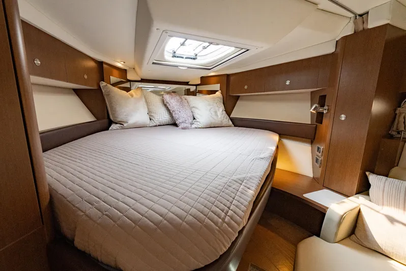 Waterviews Yacht Photos Pics Forward Berth