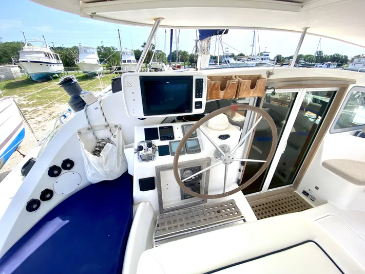 Rock N' No Roll Yacht Photos Pics Helm of 2006 Privilege 435 yacht with navigation equipment and steering wheel.