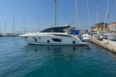 2014 Princess V48 Deck Saloon (3. cabin layout)