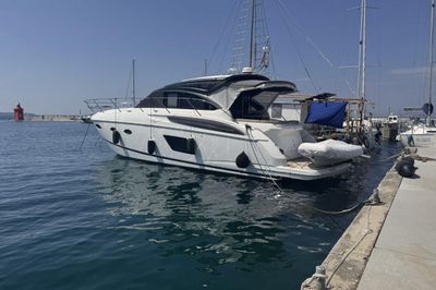 Yacht