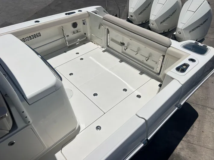  Yacht Photos Pics 2017 Boston Whaler 350 Outrage boat deck with Mercury engines, spacious and well-equipped.