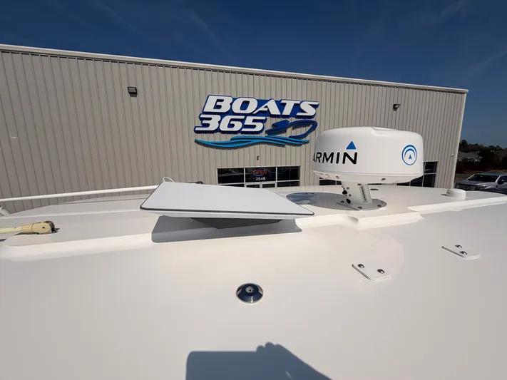  Yacht Photos Pics Regulator 28 boat 2022 with Garmin equipment at Boats 365.