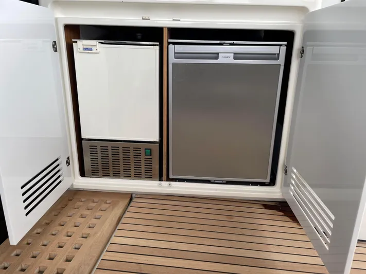 N&Ocirc;made Yacht Photos Pics 