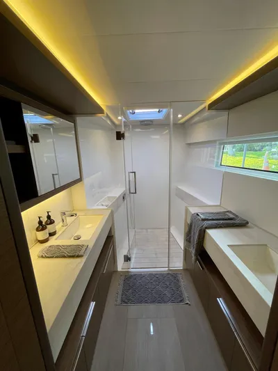 N&Ocirc;made Yacht Photos Pics 