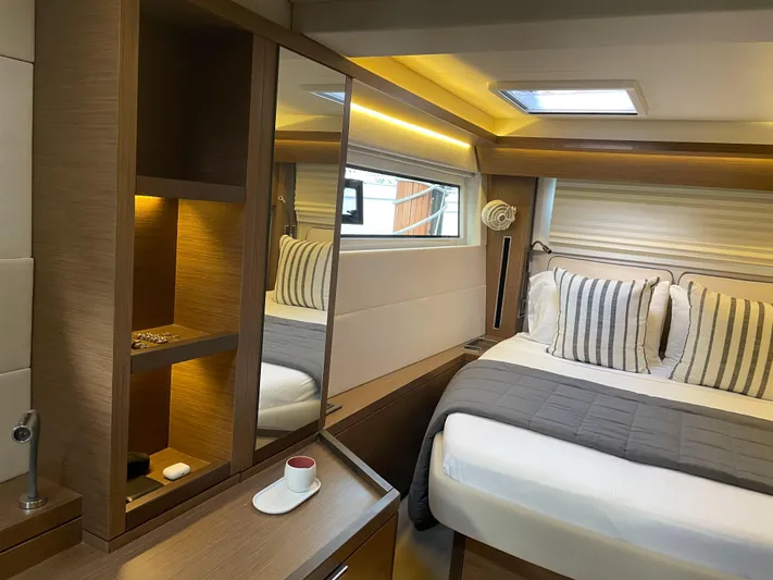 N&Ocirc;made Yacht Photos Pics 