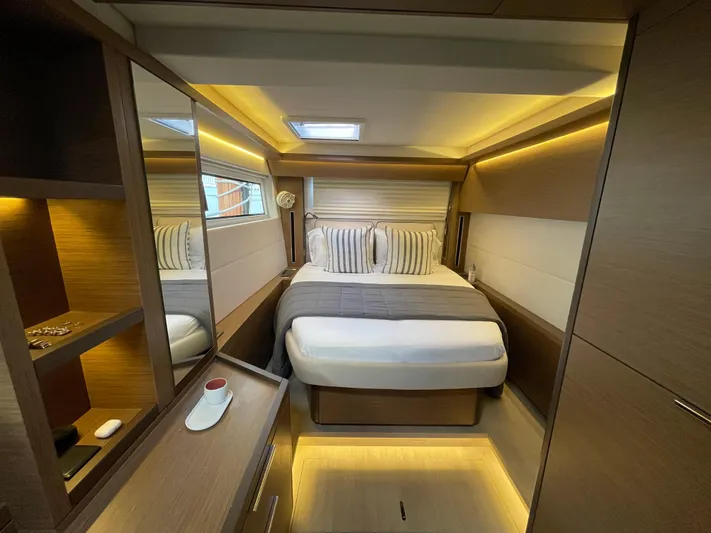 N&Ocirc;made Yacht Photos Pics 