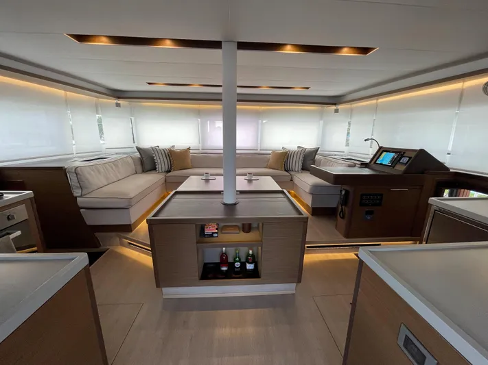 N&Ocirc;made Yacht Photos Pics 