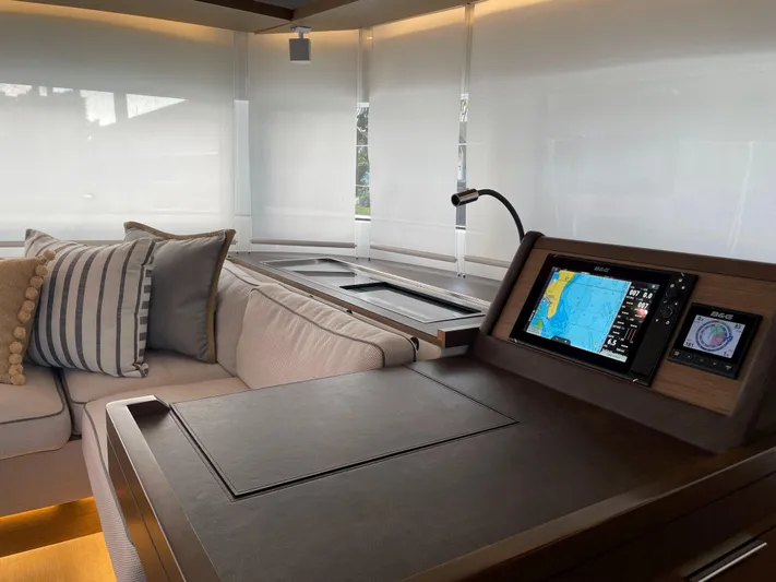 N&Ocirc;made Yacht Photos Pics 