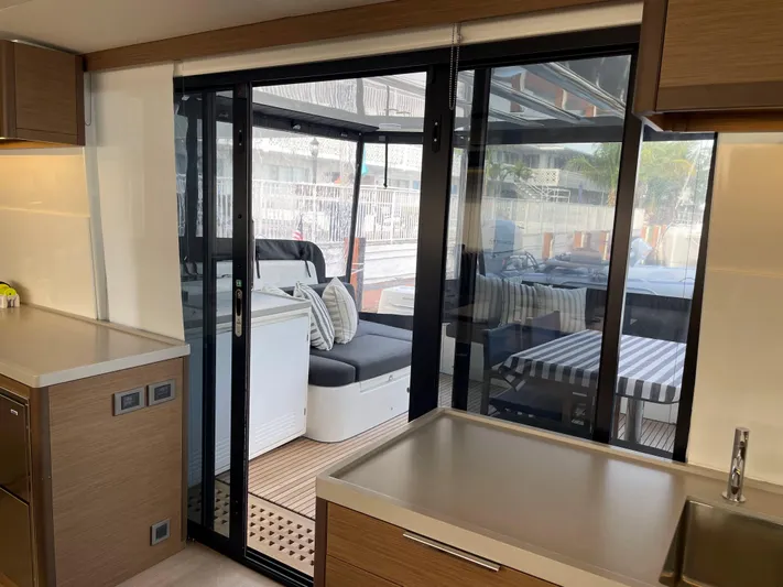 N&Ocirc;made Yacht Photos Pics 