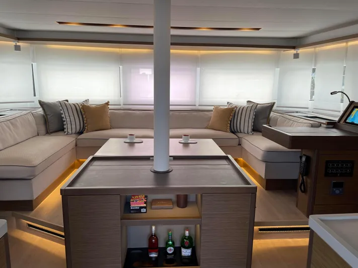 N&Ocirc;made Yacht Photos Pics 