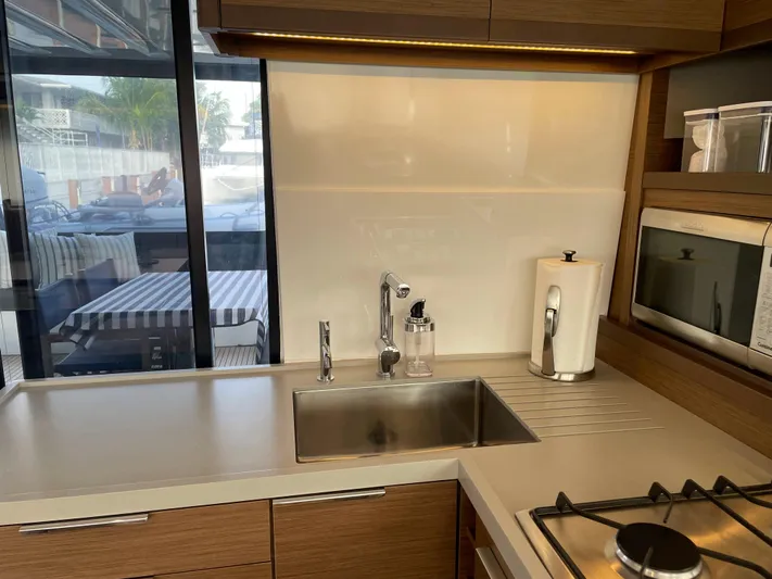 N&Ocirc;made Yacht Photos Pics 