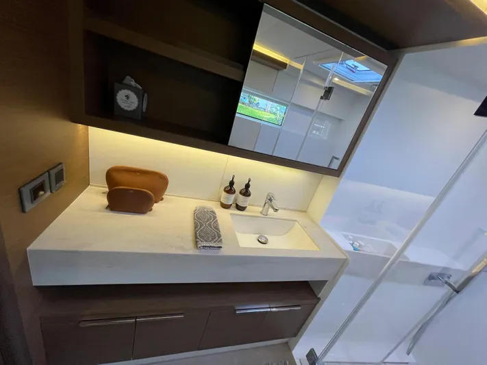 N&Ocirc;made Yacht Photos Pics 