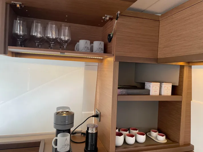 N&Ocirc;made Yacht Photos Pics 