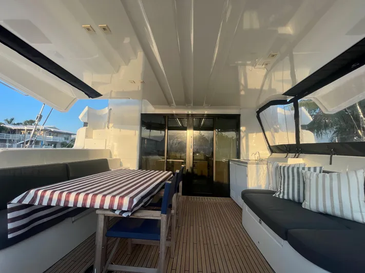 N&Ocirc;made Yacht Photos Pics 