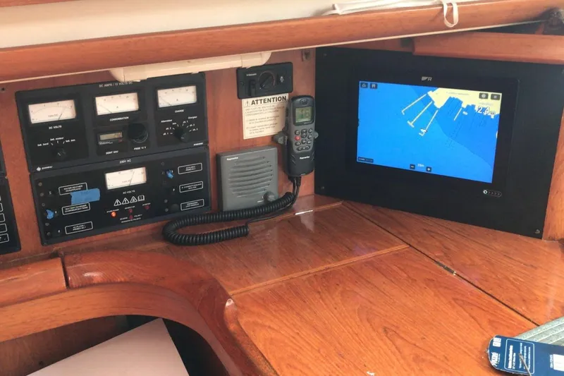 4 Estrellas Yacht Photos Pics Control panel of a 2006 Jeanneau Sun Odyssey 49 DS sailboat with navigation display.