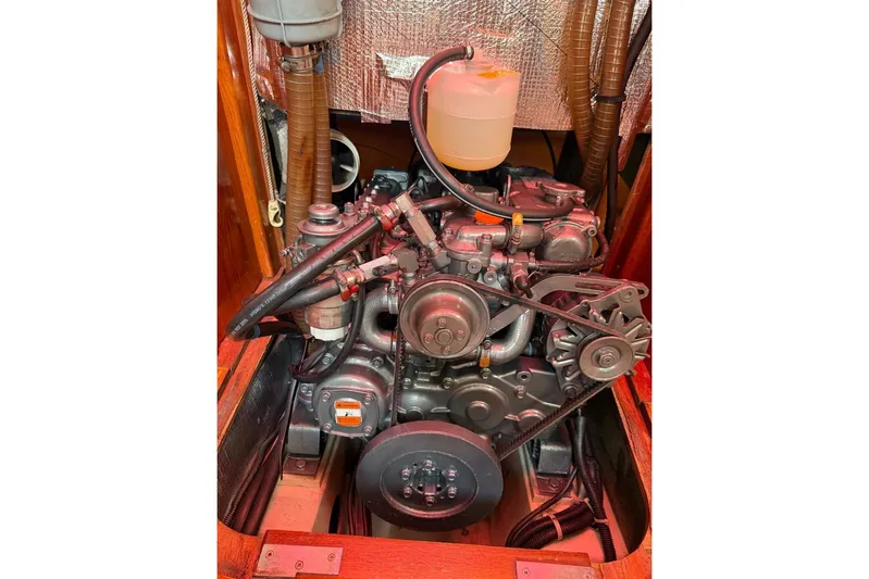 4 Estrellas Yacht Photos Pics Engine of 2006 Jeanneau Sun Odyssey 49 DS sailboat, detailed view.