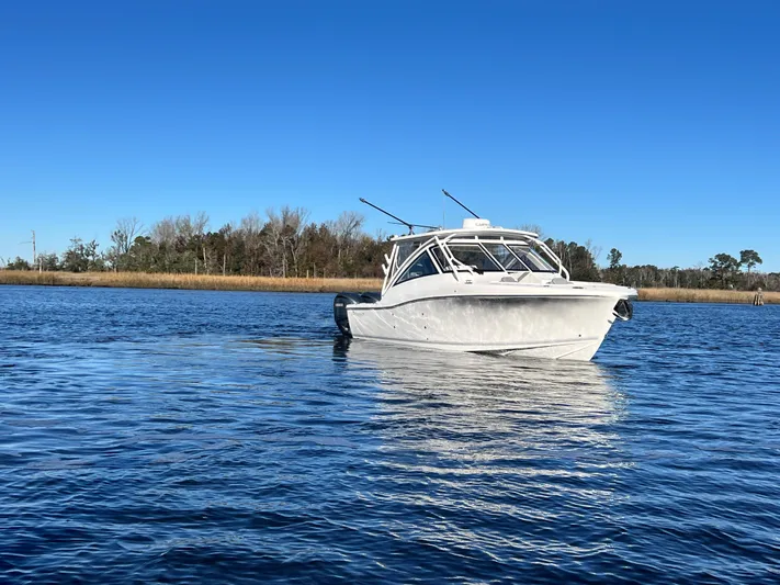  Yacht Photos Pics 2023 Albemarle 31 Dual Console boat on calm water under clear blue sky.