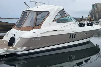 Cruisers Yachts 420 Express
