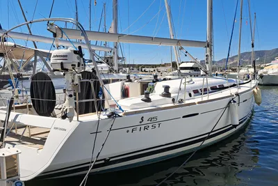 Beneteau First 45