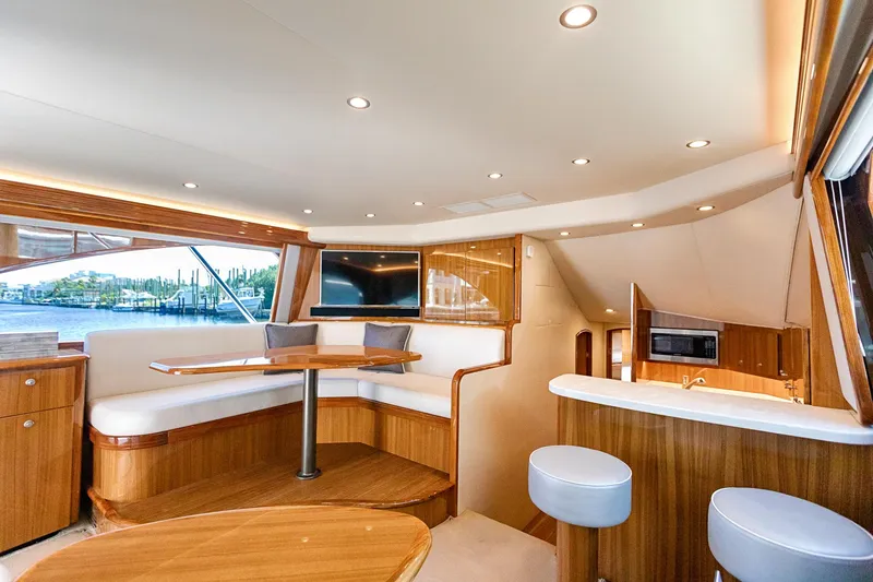 O'fishal Bizzness Yacht Photos Pics 2018 Viking 44 Convertible  Salon 1