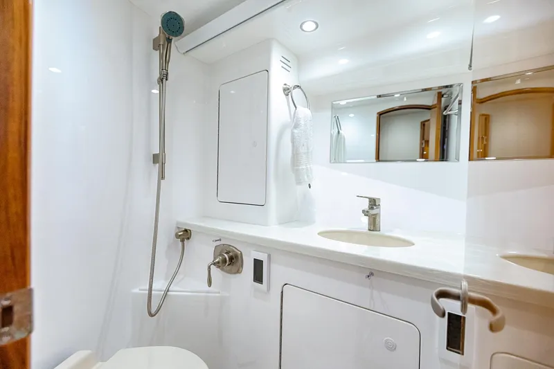 O'fishal Bizzness Yacht Photos Pics 2018 Viking 44 Convertible  Guest Head