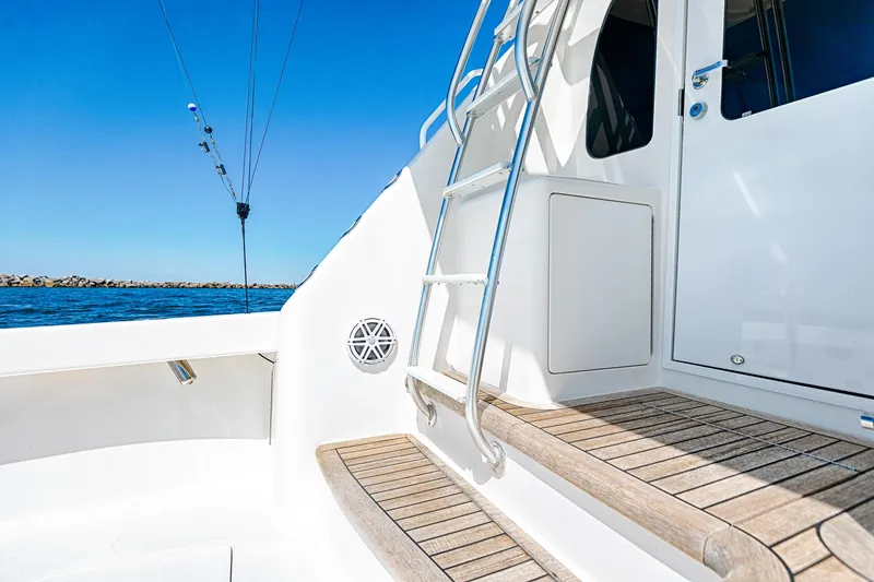 O'fishal Bizzness Yacht Photos Pics 2018 Viking 44 Convertible  Cockpit 6