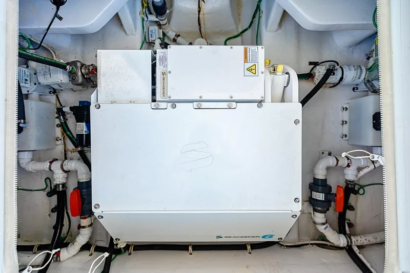 O'fishal Bizzness Yacht Photos Pics 2018 Viking 44 Convertible  Seakeeper 1