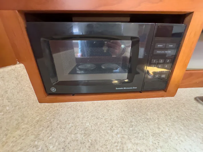 Bay Cruzin Yacht Photos Pics GE microwave in 2004 Mainship Pilot 34 boat.